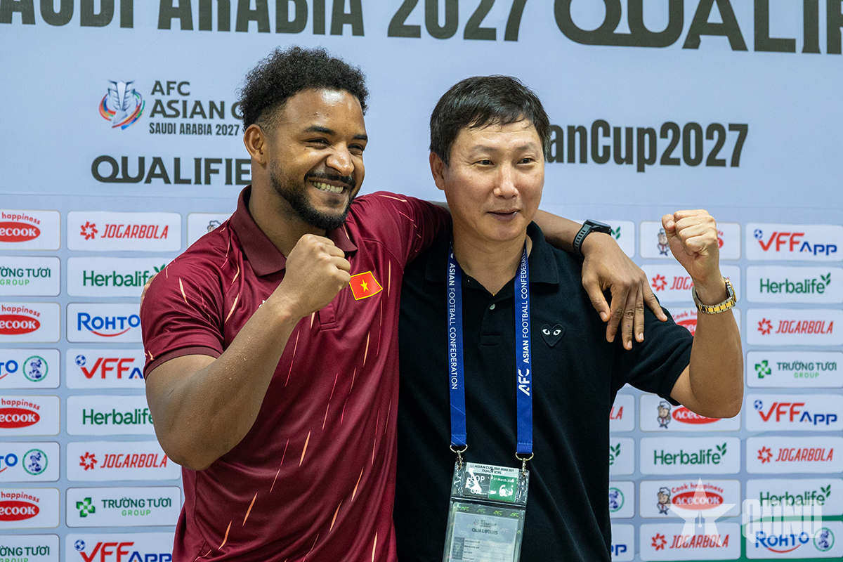 HLV Kim Sang-sik: Sự kết hợp hoàn hảo của Xuân Son và Hoàng Hên mang lại chiến thắng

