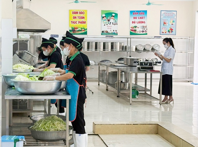 Bộ Y tế yêu cầu siết chặt việc kiểm tra, bảo đảm an toàn thực phẩm tại bếp ăn tập thể, trường học