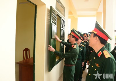 Gallery - 	Thiếu tướng Hà Như Lợi kiểm tra công tác doanh trại tại Trung đoàn 101