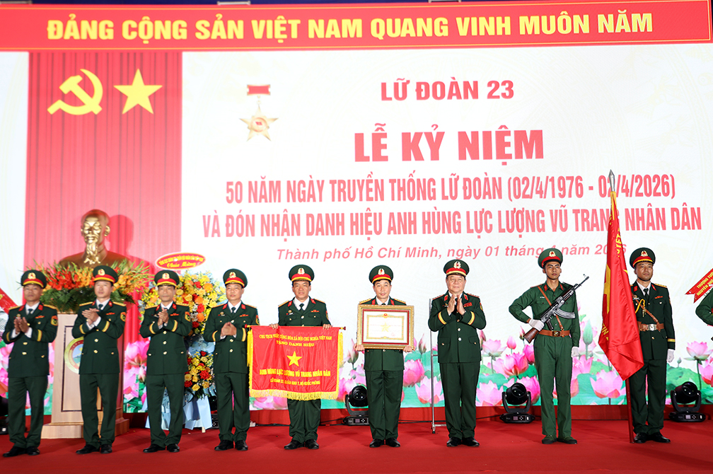 Đại tướng Nguyễn Trọng Nghĩa dự lễ đón nhận danh hiệu Anh hùng LLVT nhân dân của Lữ đoàn Thông tin 23

