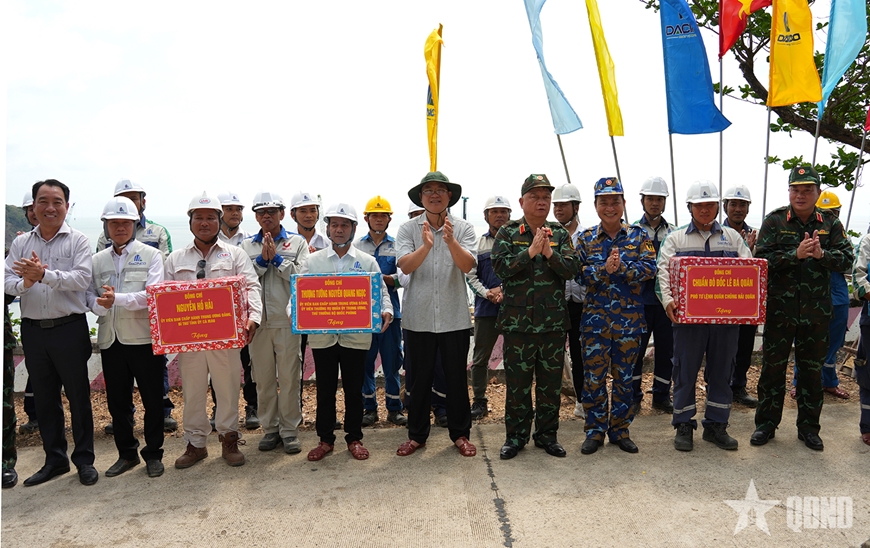 B%u1ED9 Qu%u1ED1c phòng ki%u1EC3m tra ti%u1EBFn %u0111%u1ED9 xây d%u1EF1ng công trình t%u1EA1i %u0111%u1EA3o Hòn Khoai