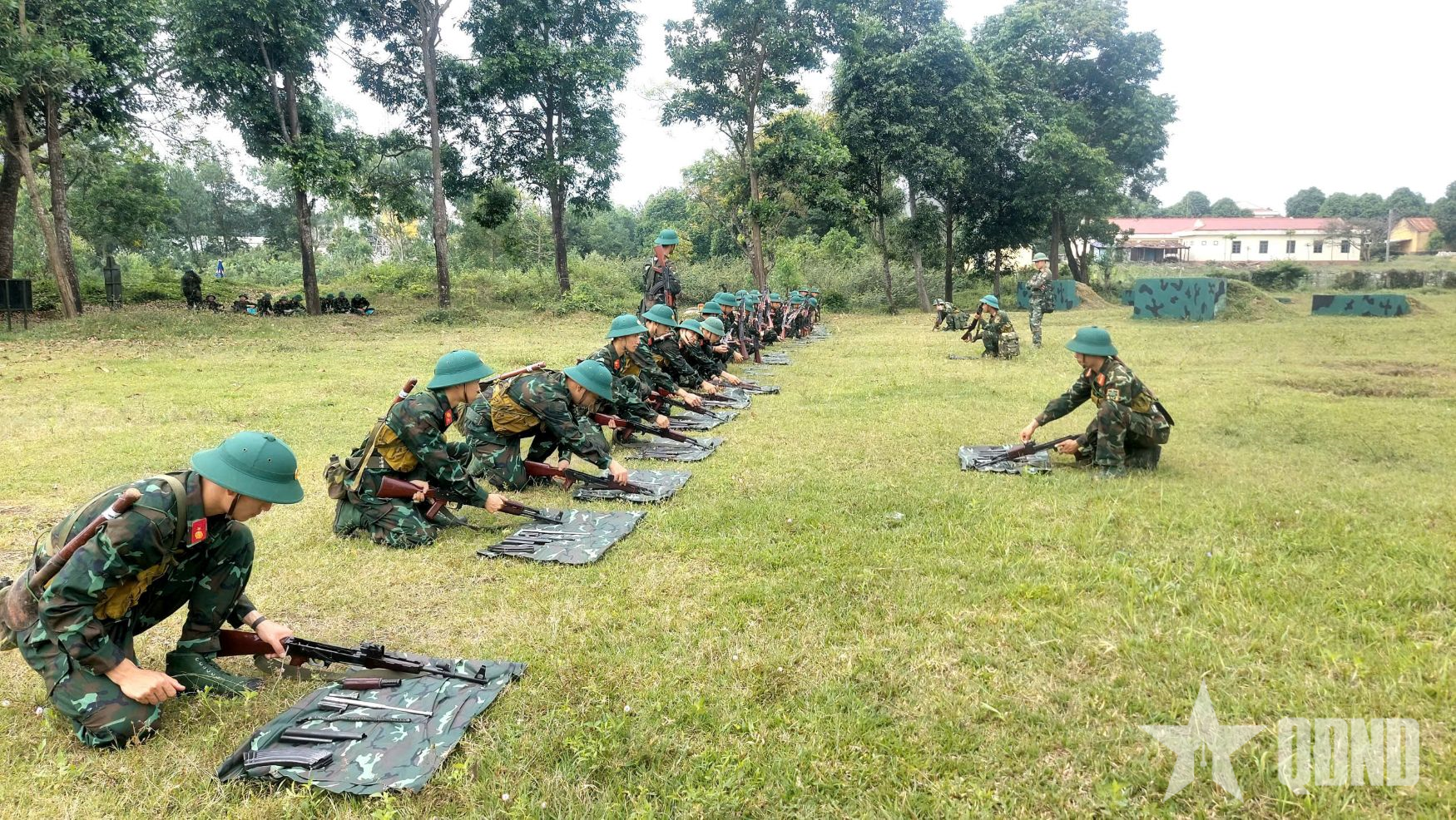 Rèn chí trong nắng lửa thao trường