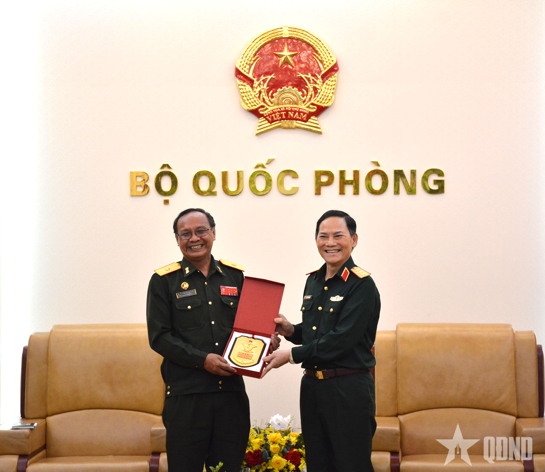 Thượng tướng Phạm Trường Sơn tiếp Cục trưởng Cục Tác chiến QĐND Lào