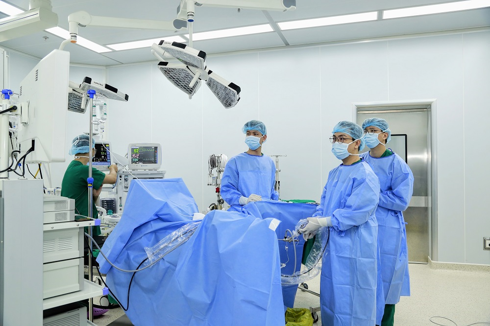 Ứng dụng công nghệ cao, phẫu thuật sỏi không vết mổ