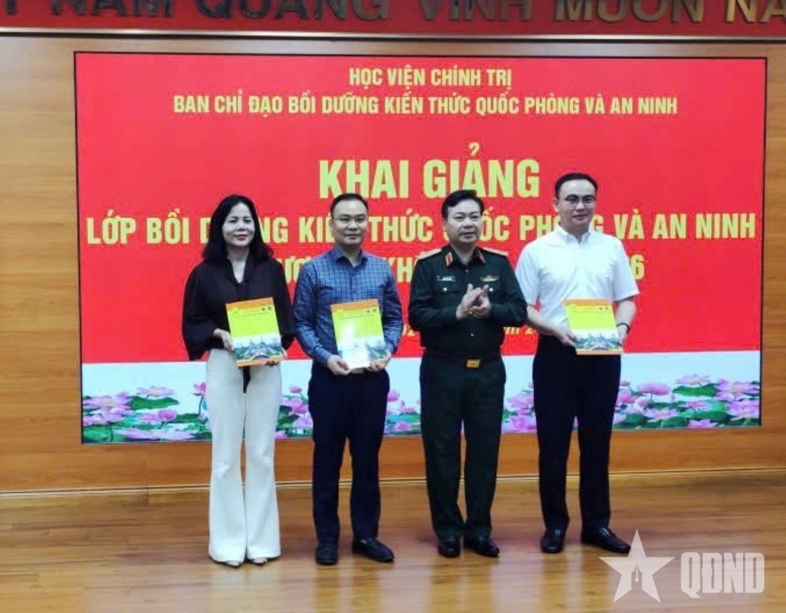 Hơn 100 học viên tham gia bồi dưỡng kiến thức quốc phòng và an ninh đối tượng 2, khóa 139