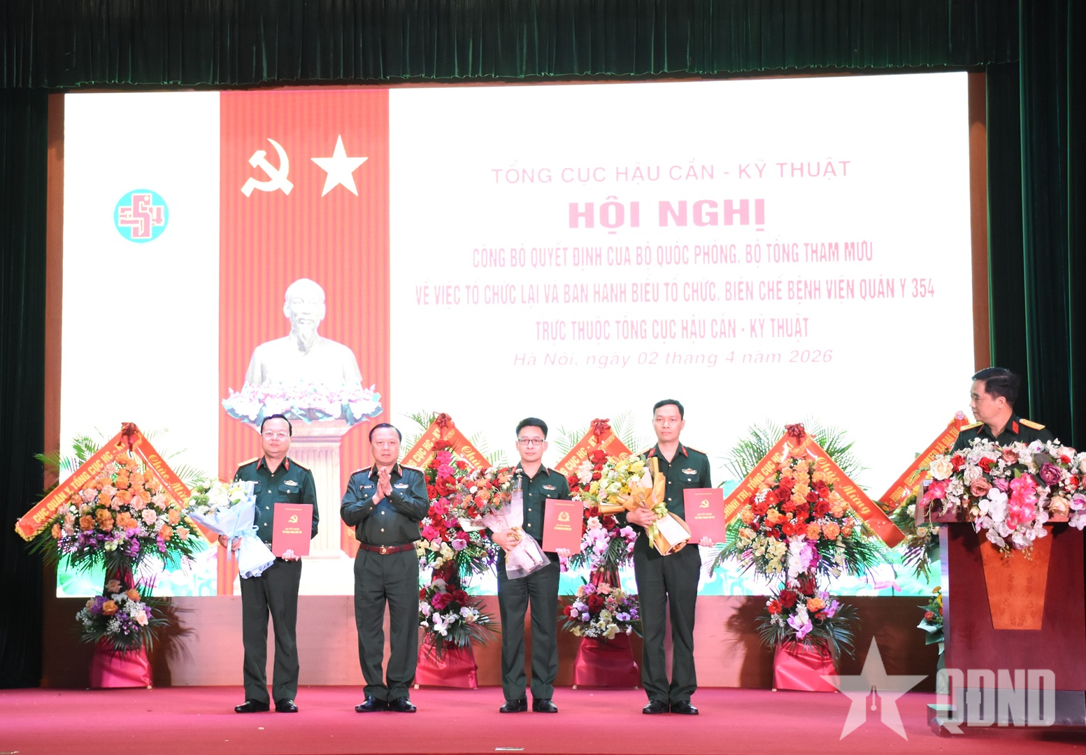 Công bố quyết định tổ chức lại và ban hành biểu tổ chức, biên chế Bệnh viện Quân y 354