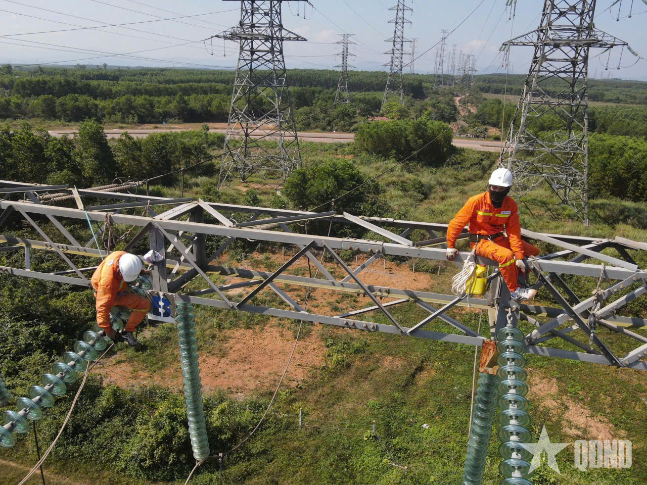 Đảm bảo “trục xương sống” truyền tải điện miền Trung trong cao điểm mùa khô 2026

