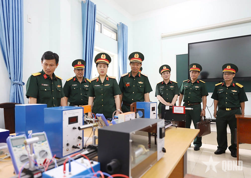 Bộ Quốc phòng kiểm tra ứng dụng khoa học-công nghệ tại Trường Sĩ quan Lục quân 2
