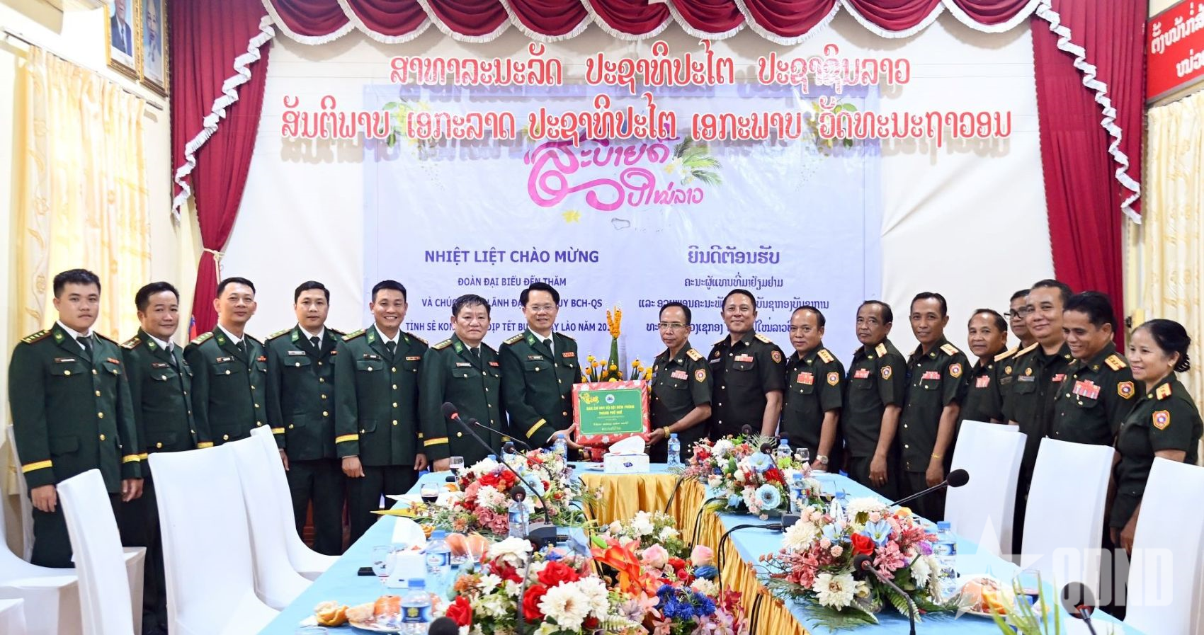 Bộ đội Biên phòng TP Huế chúc Tết cổ truyền lực lượng vũ trang tỉnh Sê Kông và Salavan (Lào)