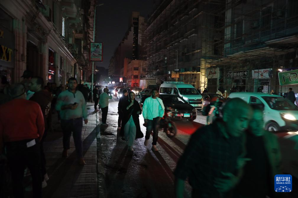 “Thành phố không ngủ” Cairo đổi nhịp sống vì khủng hoảng năng lượng