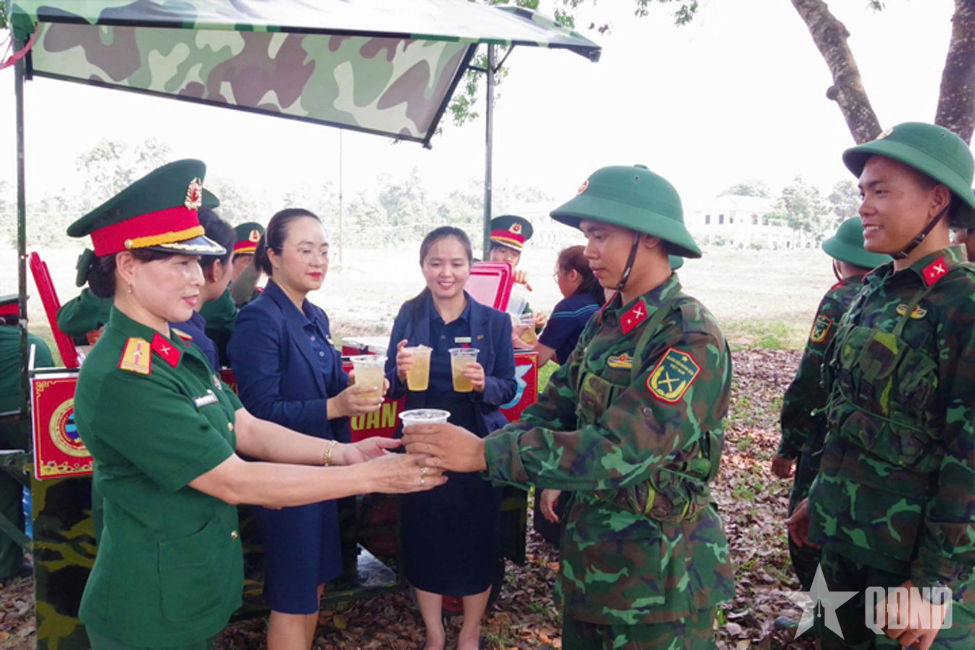 “Tiếp sức mùa huấn luyện” cho chiến sĩ mới tại Sư đoàn 5