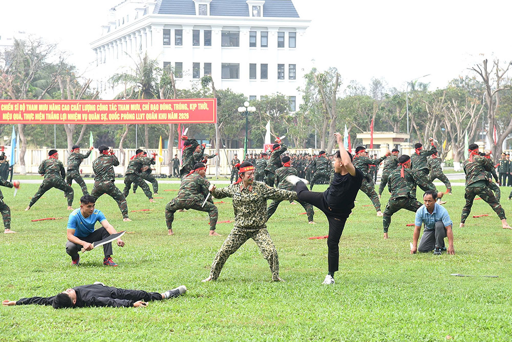Nữ quân y đặc công