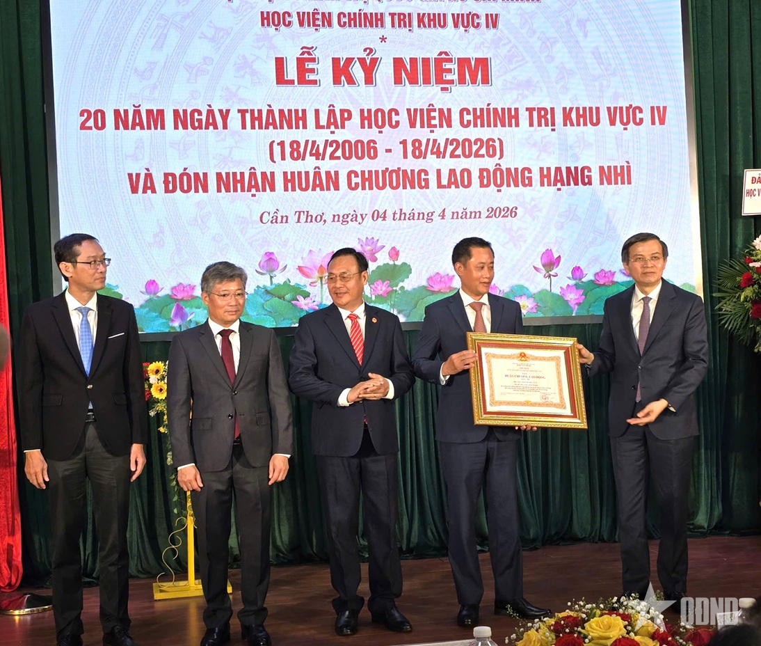 Kỷ niệm 20 năm thành lập Học viện Chính trị khu vực IV và đón nhận Huân chương Lao động hạng Nhì