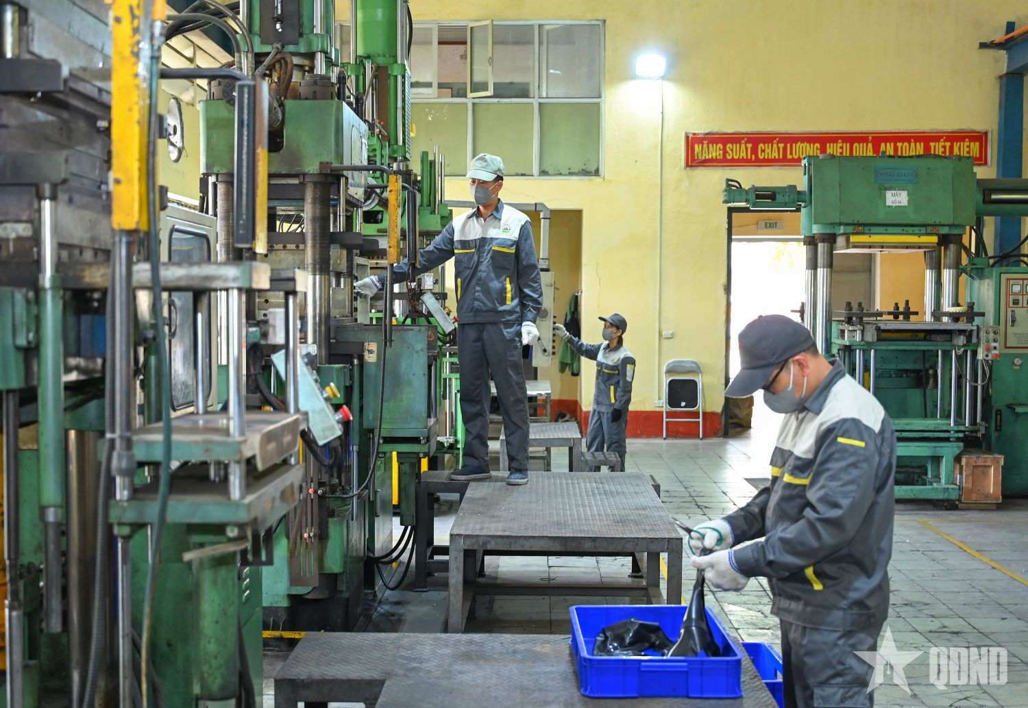 Bảo đảm an toàn trong môi trường lao động đặc thù