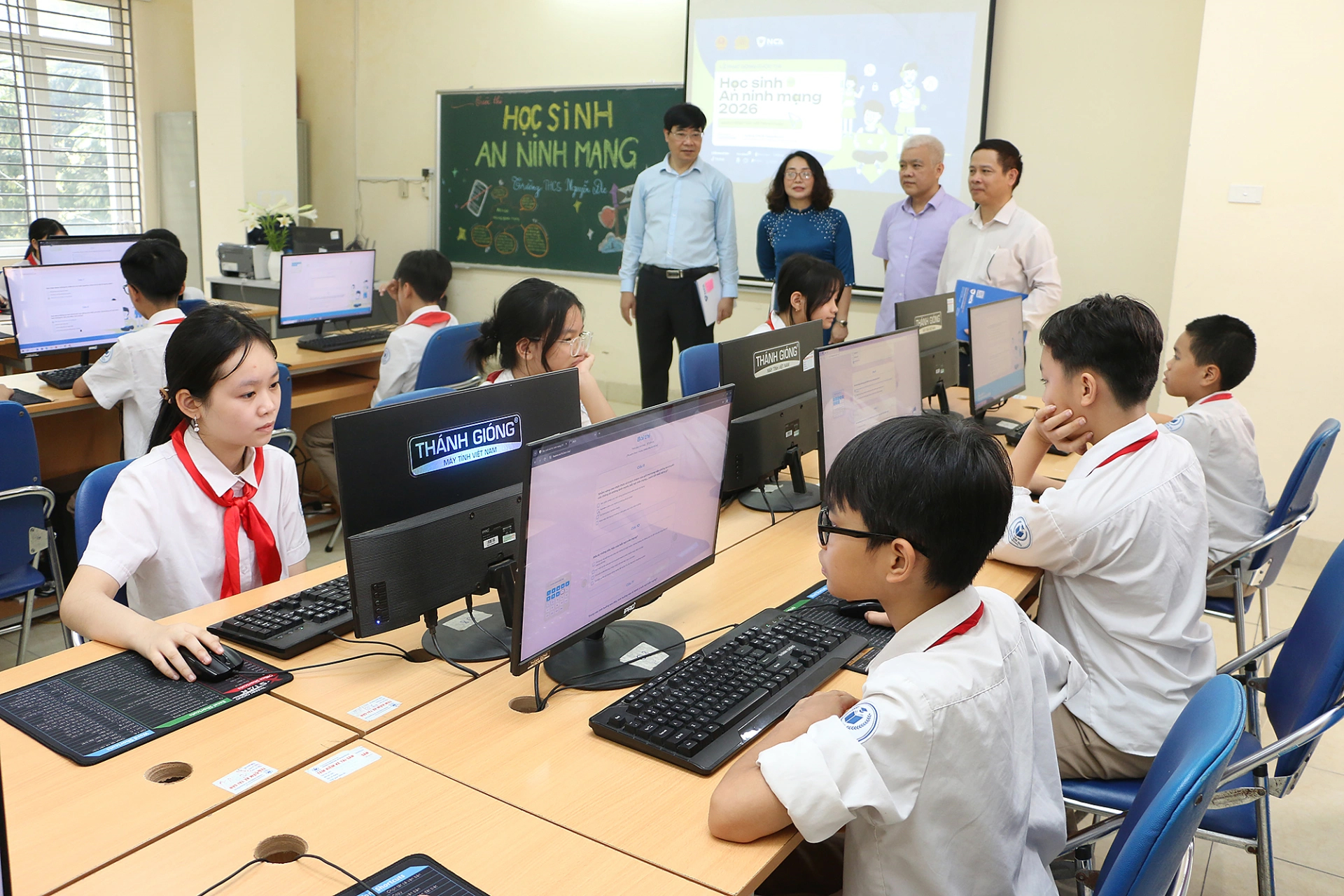 Trang bị cho học sinh kiến thức, kỹ năng sử dụng Internet an toàn, hiệu quả