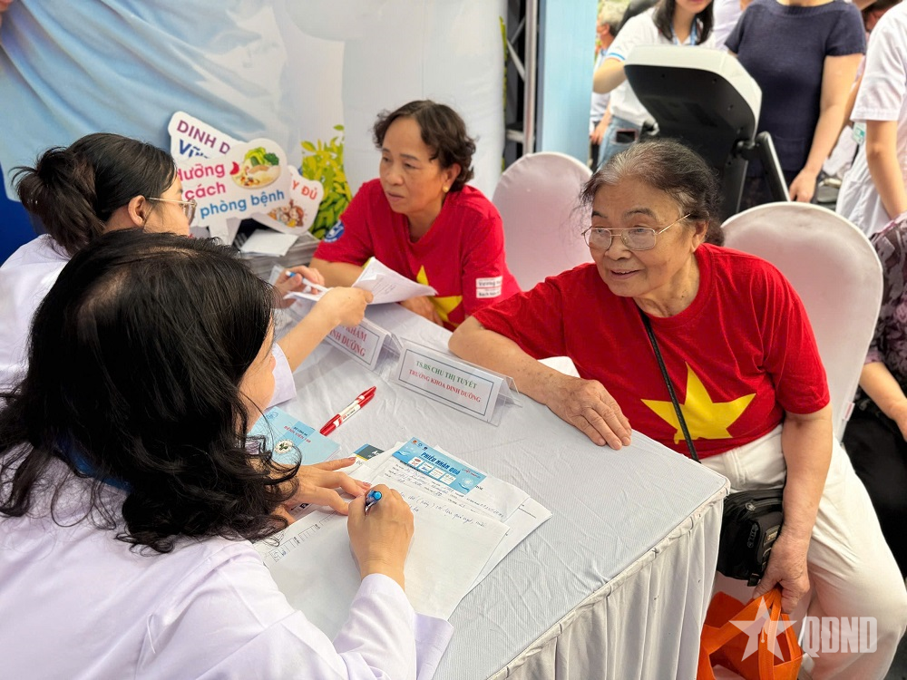 Bệnh viện Hữu Nghị: Triển khai nhiều hoạt động chăm sóc sức khỏe người cao tuổi
