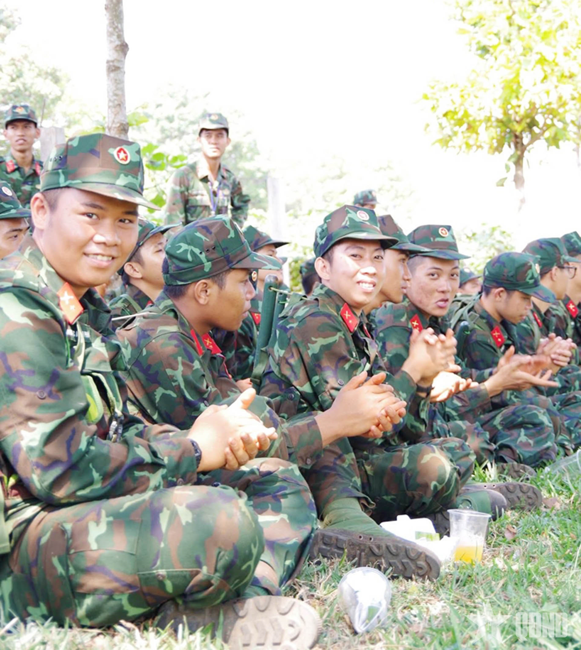 “Tiếp sức thao trường” cho chiến sĩ mới