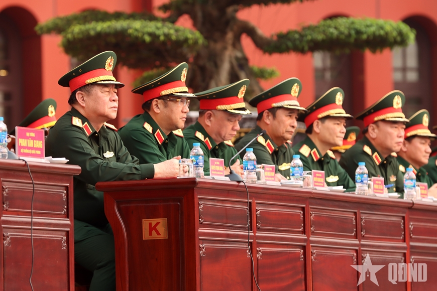 Đại tướng Phan Văn Giang chủ trì nghiệm thu sửa đổi động tác điều lệnh đội ngũ