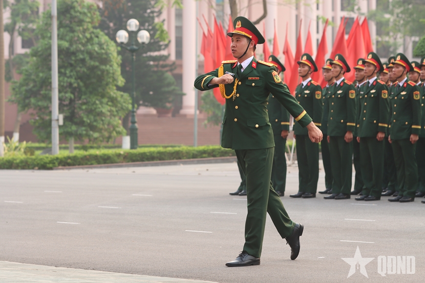 Đại tướng Phan Văn Giang chủ trì nghiệm thu sửa đổi động tác điều lệnh đội ngũ