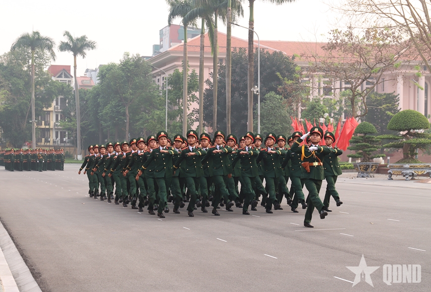 Đại tướng Phan Văn Giang chủ trì nghiệm thu sửa đổi động tác điều lệnh đội ngũ