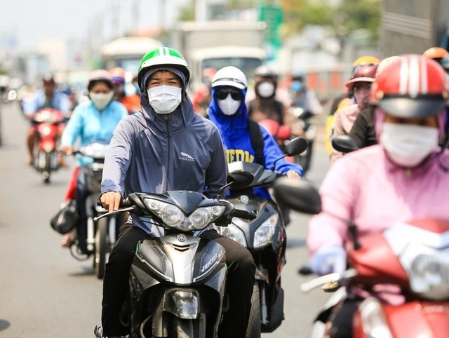 Nắng nóng gay gắt đến sớm, duy trì nhiều ngày tại TP Hồ Chí Minh và Nam Bộ