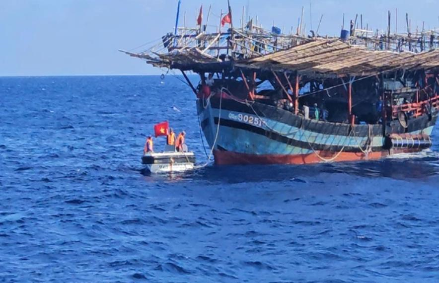 Quảng Ngãi: Tàu cá và 36 ngư dân gặp nạn được cứu