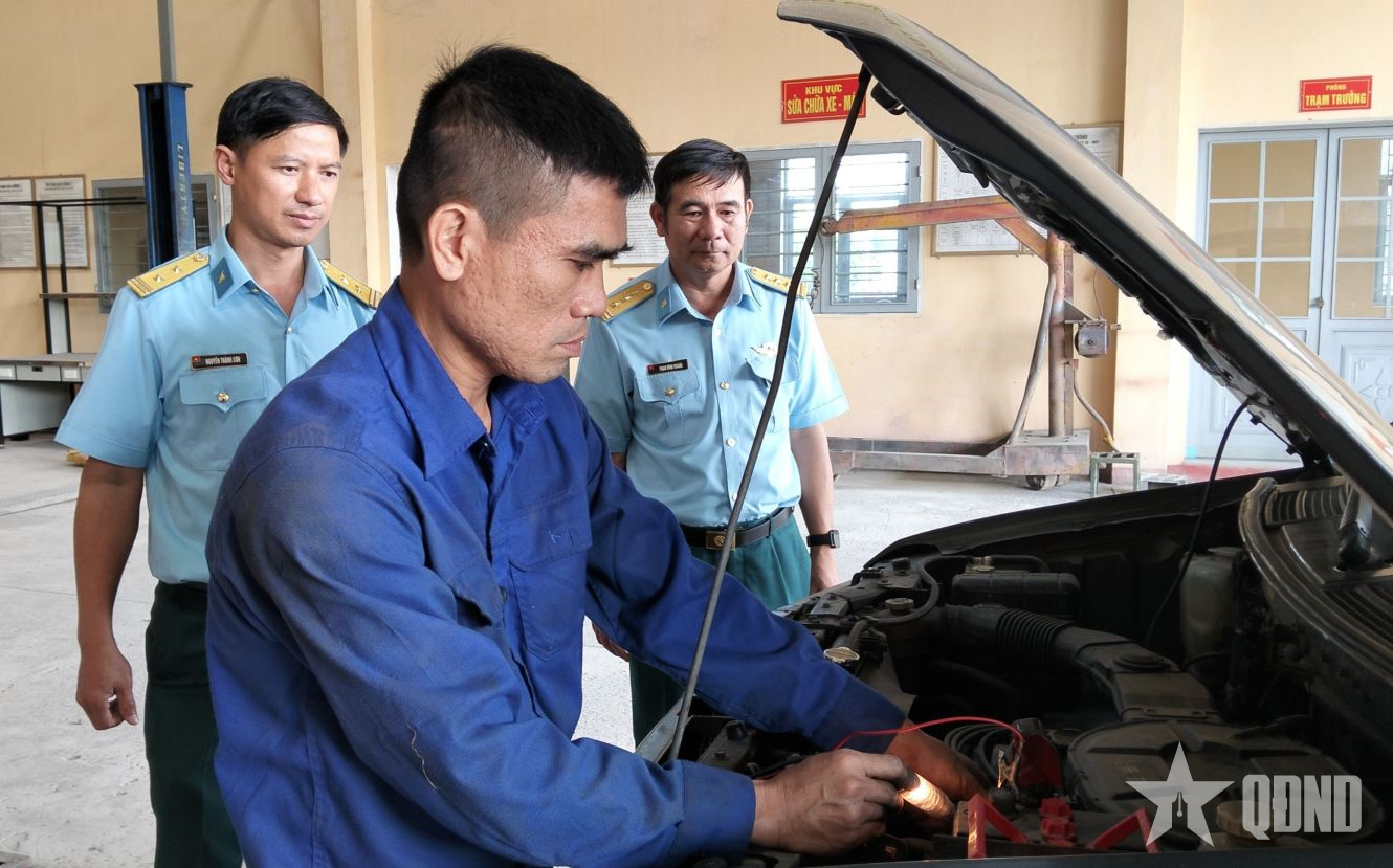 Sư đoàn 375 đánh giá kỹ năng nghề của nhân viên kỹ thuật