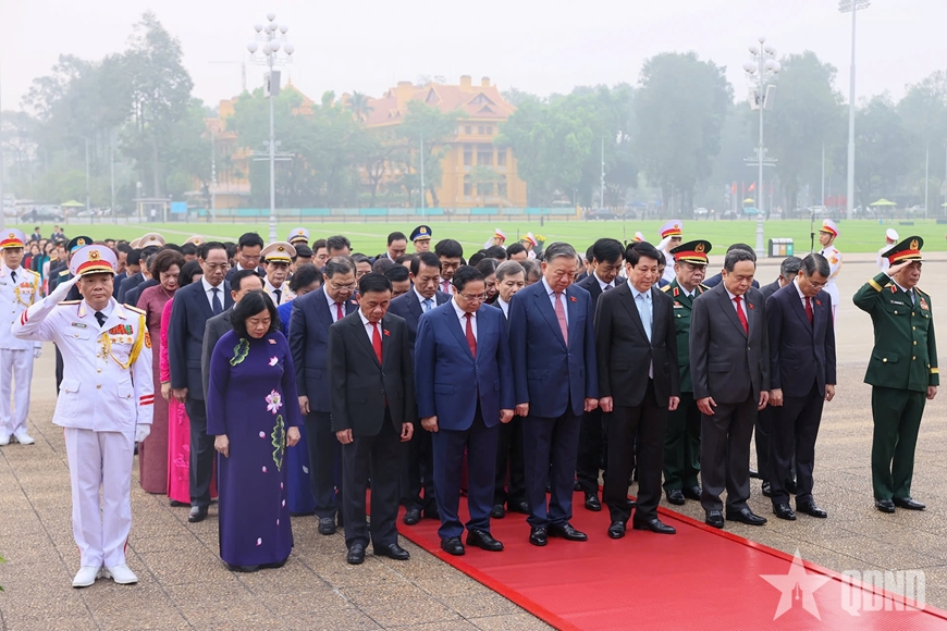 Lãnh đạo Đảng, Nhà nước, đại biểu Quốc hội vào Lăng viếng Chủ tịch Hồ Chí Minh