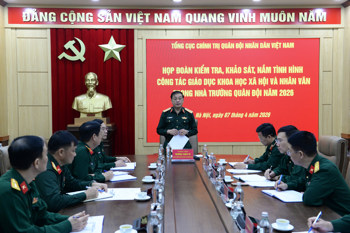 Thượng tướng Trương Thiên Tô chủ trì họp đoàn kiểm tra một số nhà trường Quân đội