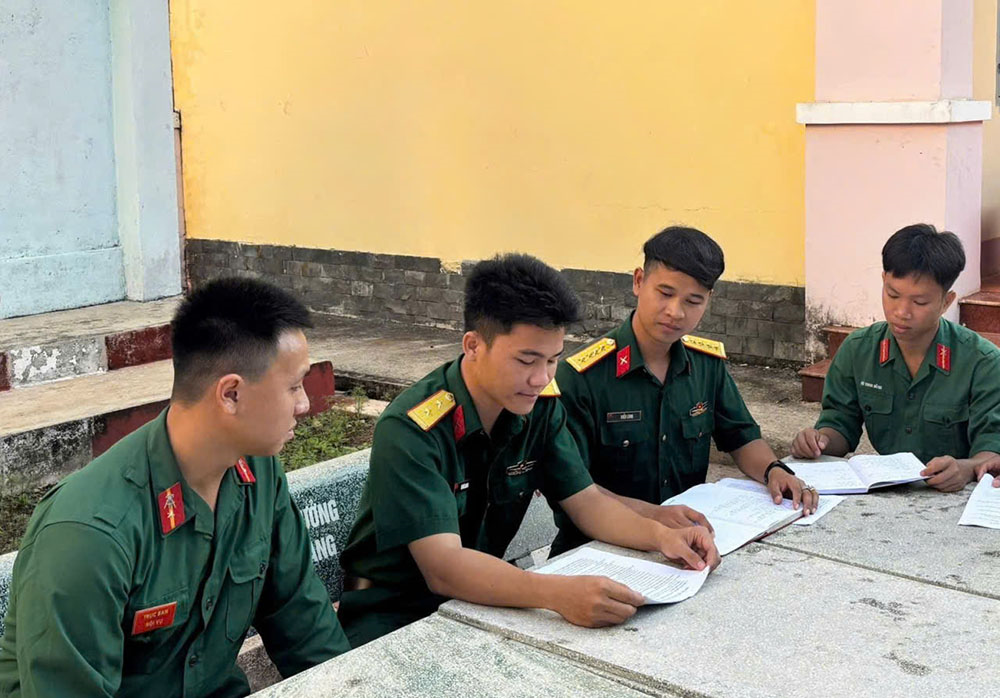 Chính trị viên năng động