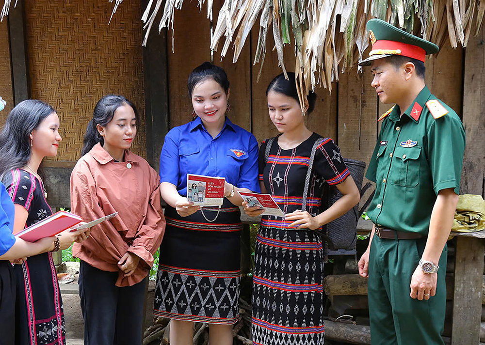 Giúp dân bằng các mô hình hiệu quả