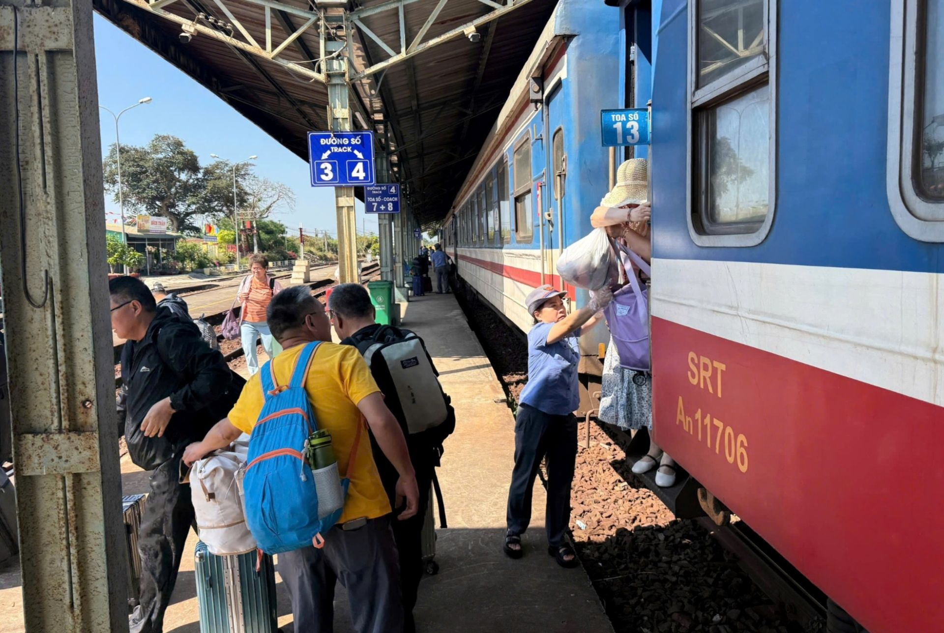 Ngành đường sắt đã bán 44.200 vé, tiếp tục giảm giá dịp 30-4 và 1-5