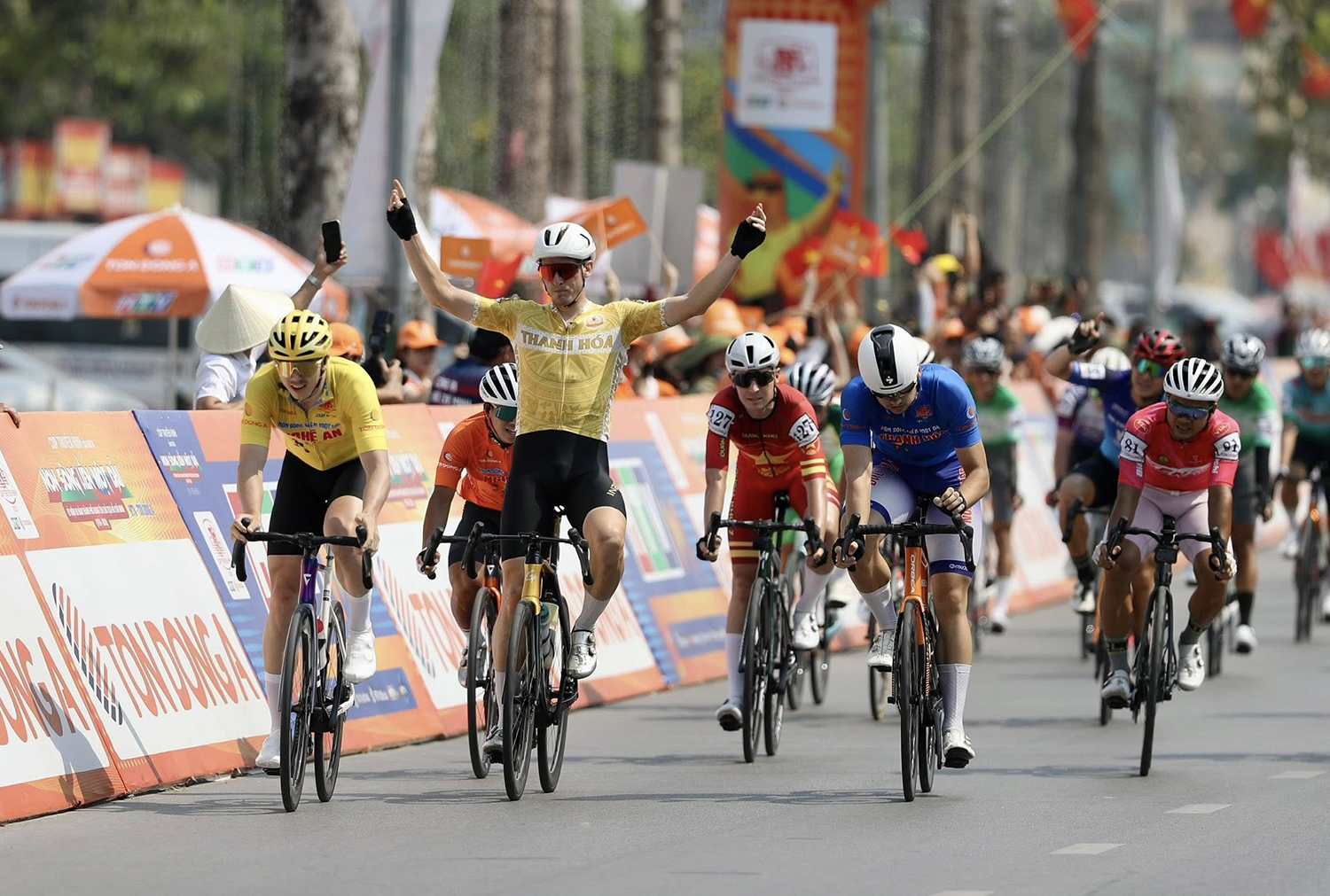 Giải đua xe đạp “Non sông liền một dải”: Tay đua đội Thanh Hóa thắng chặng 6

