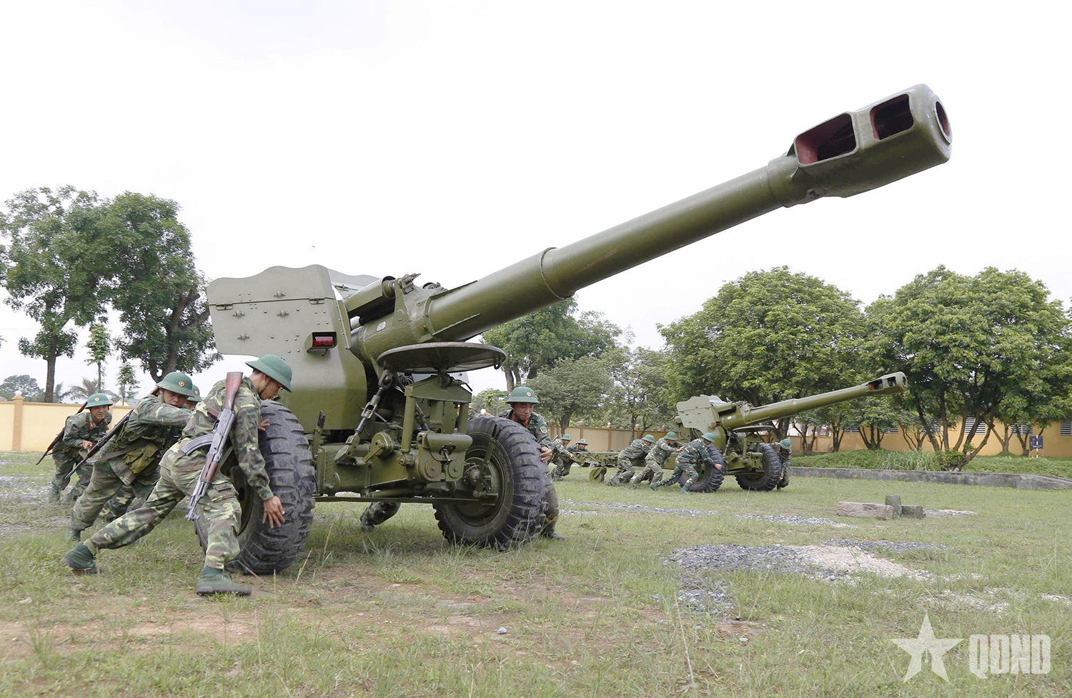 Sôi nổi khí thế thi đua huấn luyện ở Lữ đoàn Pháo binh 382

