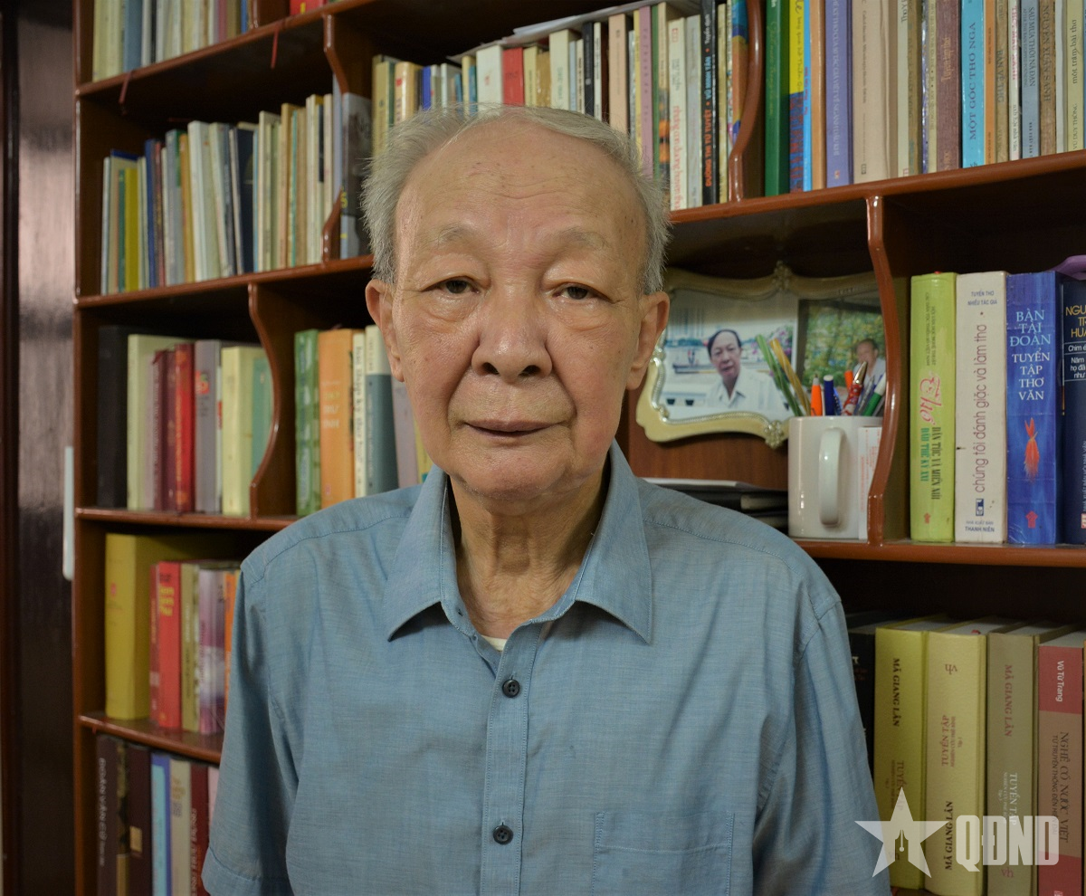 Nhà thơ Nguyễn Đức Mậu và những câu thơ “mặc áo lính sờn vai”     