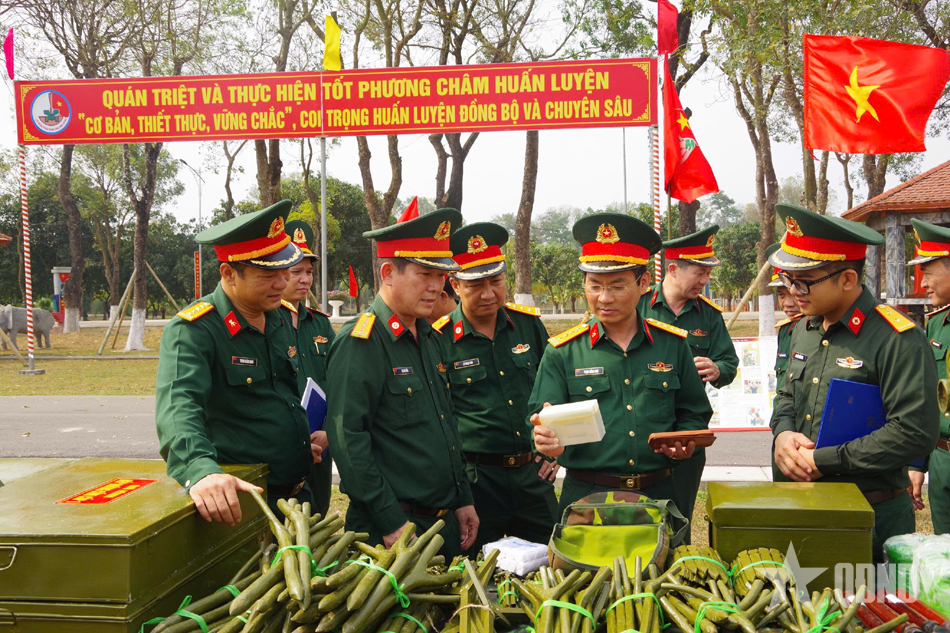 Kiểm tra đơn vị xây dựng điểm về huấn luyện hậu cần, kỹ thuật tại Lữ đoàn 368 (Quân đoàn 12)