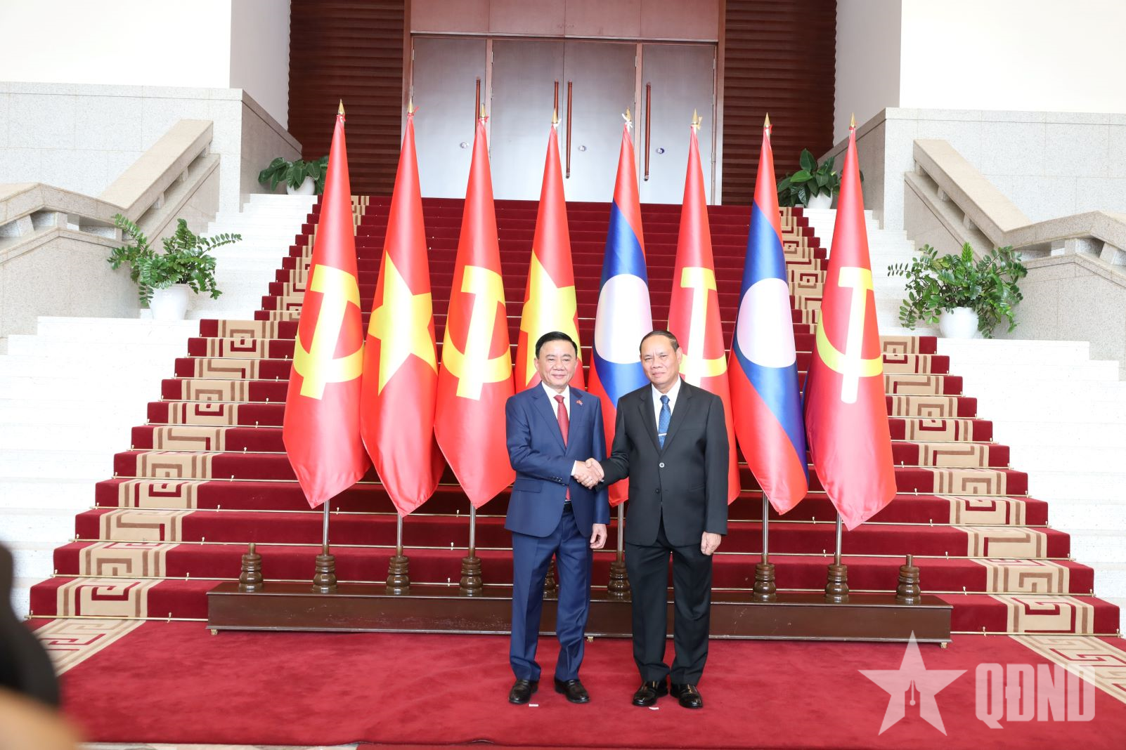 Thường trực Ban Bí thư Trần Cẩm Tú bắt đầu chuyến thăm chính thức Lào

