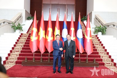 Gallery - Thường trực Ban Bí thư Trần Cẩm Tú bắt đầu chuyến thăm chính thức Lào