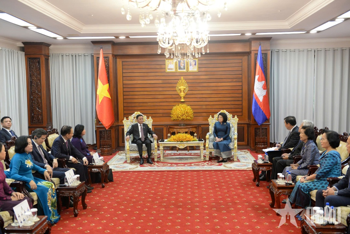 Thường trực Ban Bí thư Trần Cẩm Tú hội kiến Chủ tịch Quốc hội Campuchia Khuon Sudary
