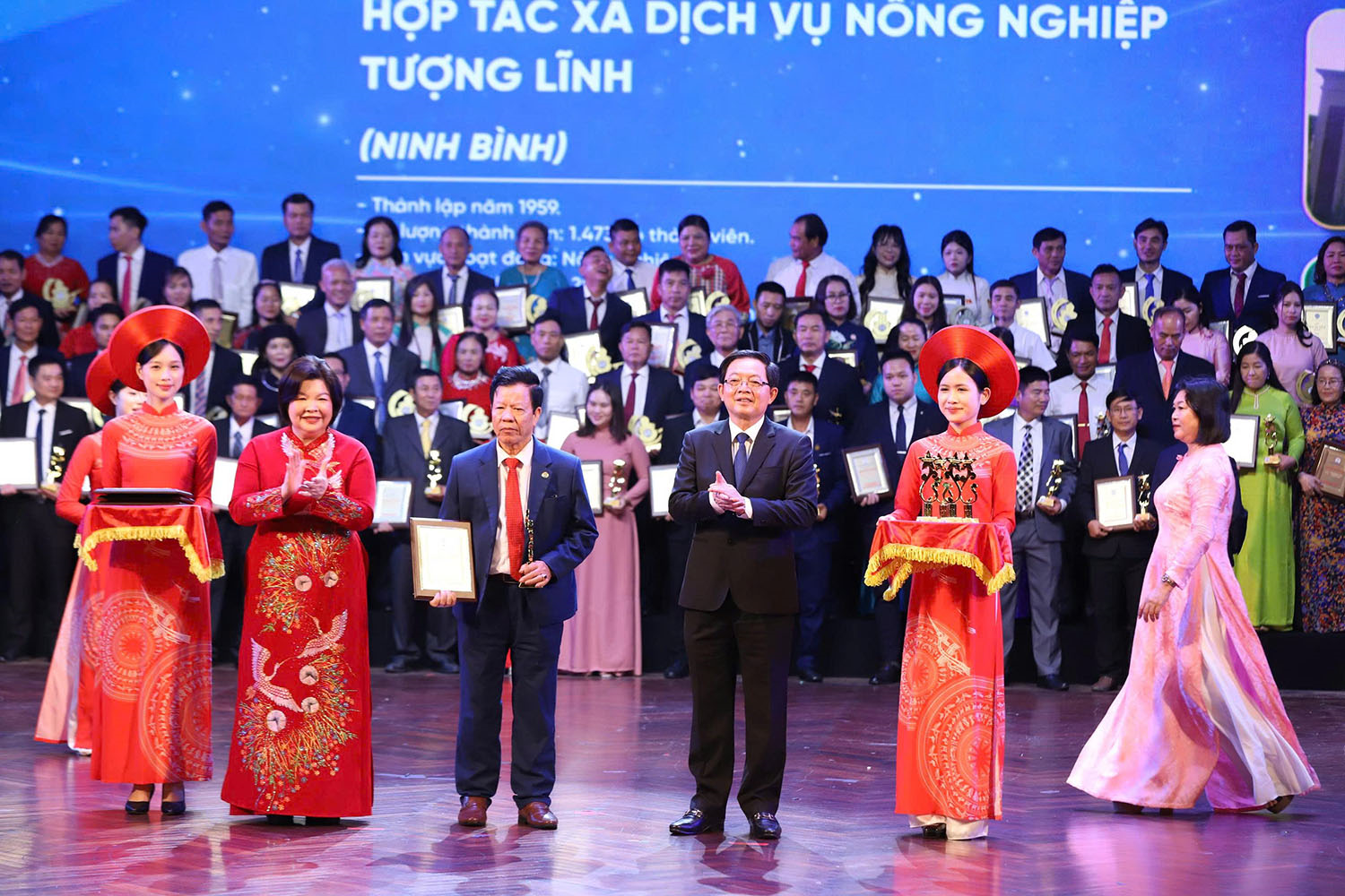 Lễ kỷ niệm 80 năm ngày truyền thống hợp tác xã Việt Nam và trao giải hợp tác xã tiêu biểu