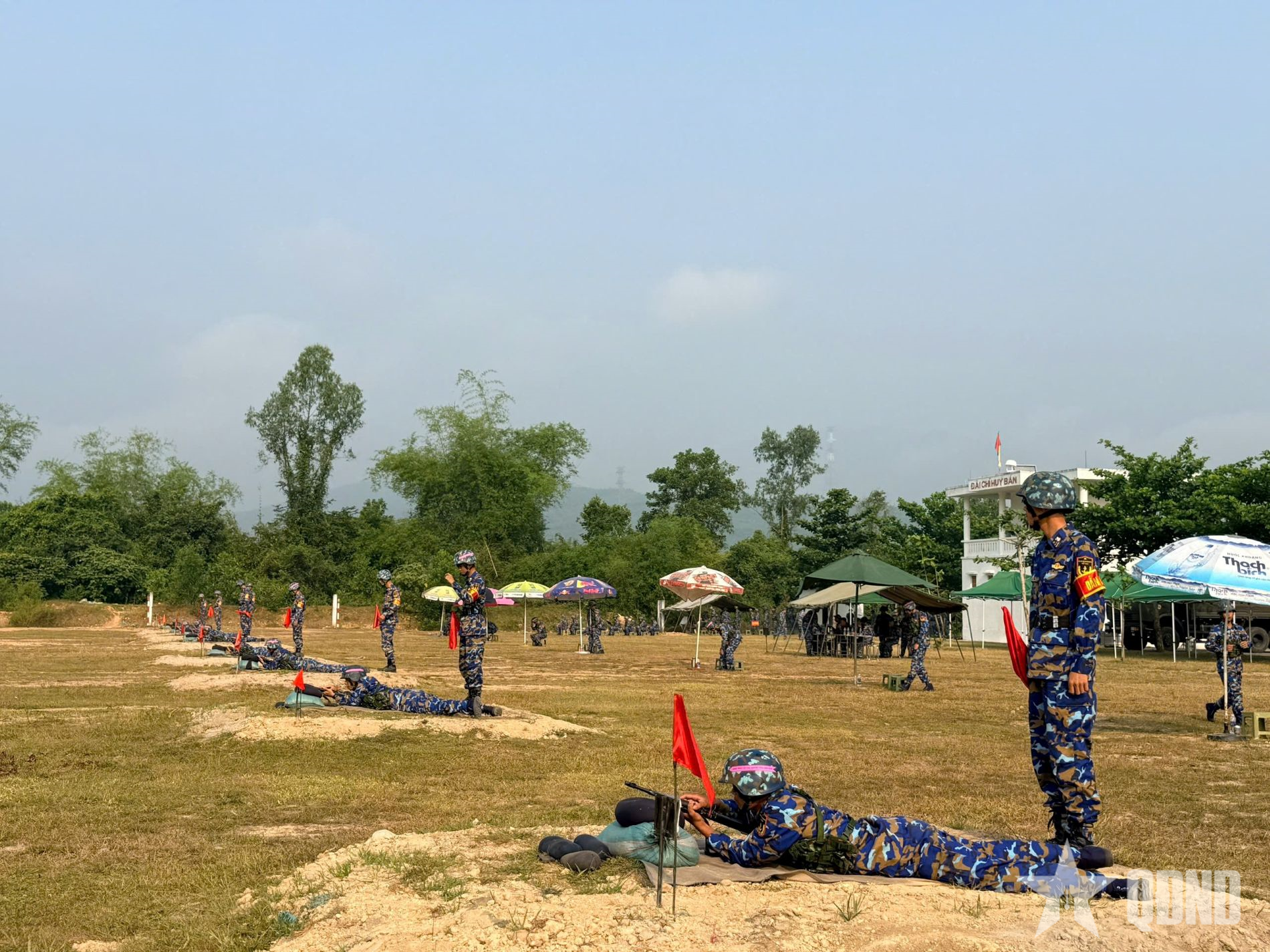 Lữ đoàn Công binh 83 Hải quân kiểm tra bắn đạn thật bia số 4 cho chiến sĩ mới