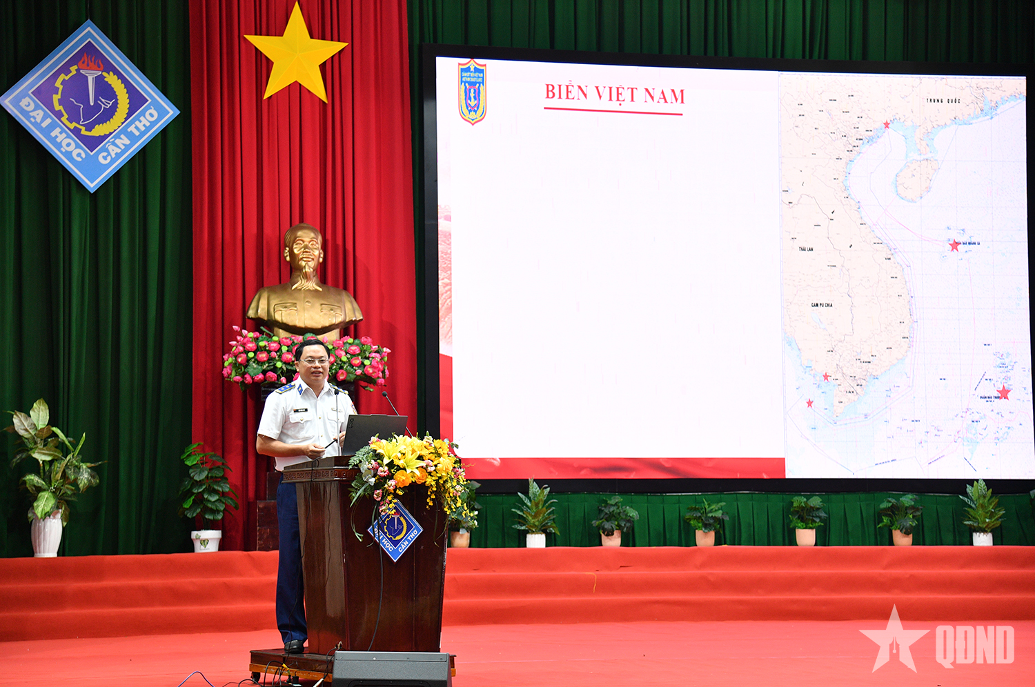 Cảnh sát biển “lên giảng đường”, hơn 1.200 sinh viên Cần Thơ sôi nổi học luật