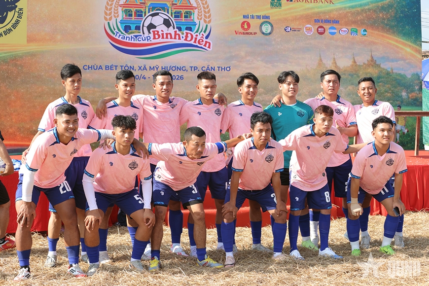 Đá bóng trên sân ruộng: Ngày hội thể thao độc đáo của nông dân Khmer Đồng bằng sông Cửu Long “Đá bóng trên sân ruộng: Ngày hội thể thao độc đáo của nông dân Khmer Đồng bằng sông Cửu Long