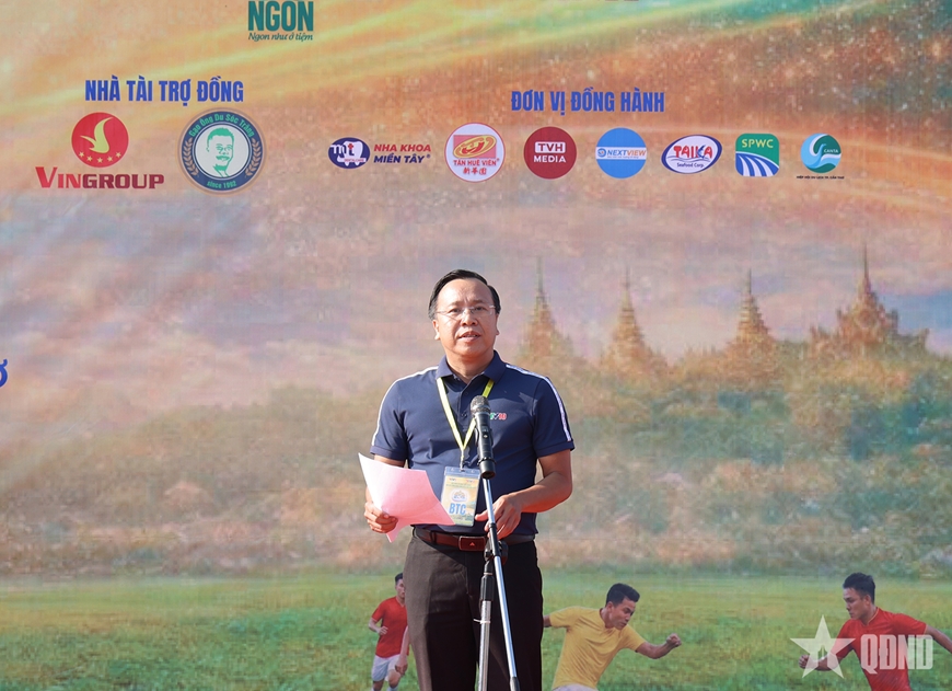 Đá bóng trên sân ruộng: Ngày hội thể thao độc đáo của nông dân Khmer Đồng bằng sông Cửu Long “Đá bóng trên sân ruộng: Ngày hội thể thao độc đáo của nông dân Khmer Đồng bằng sông Cửu Long