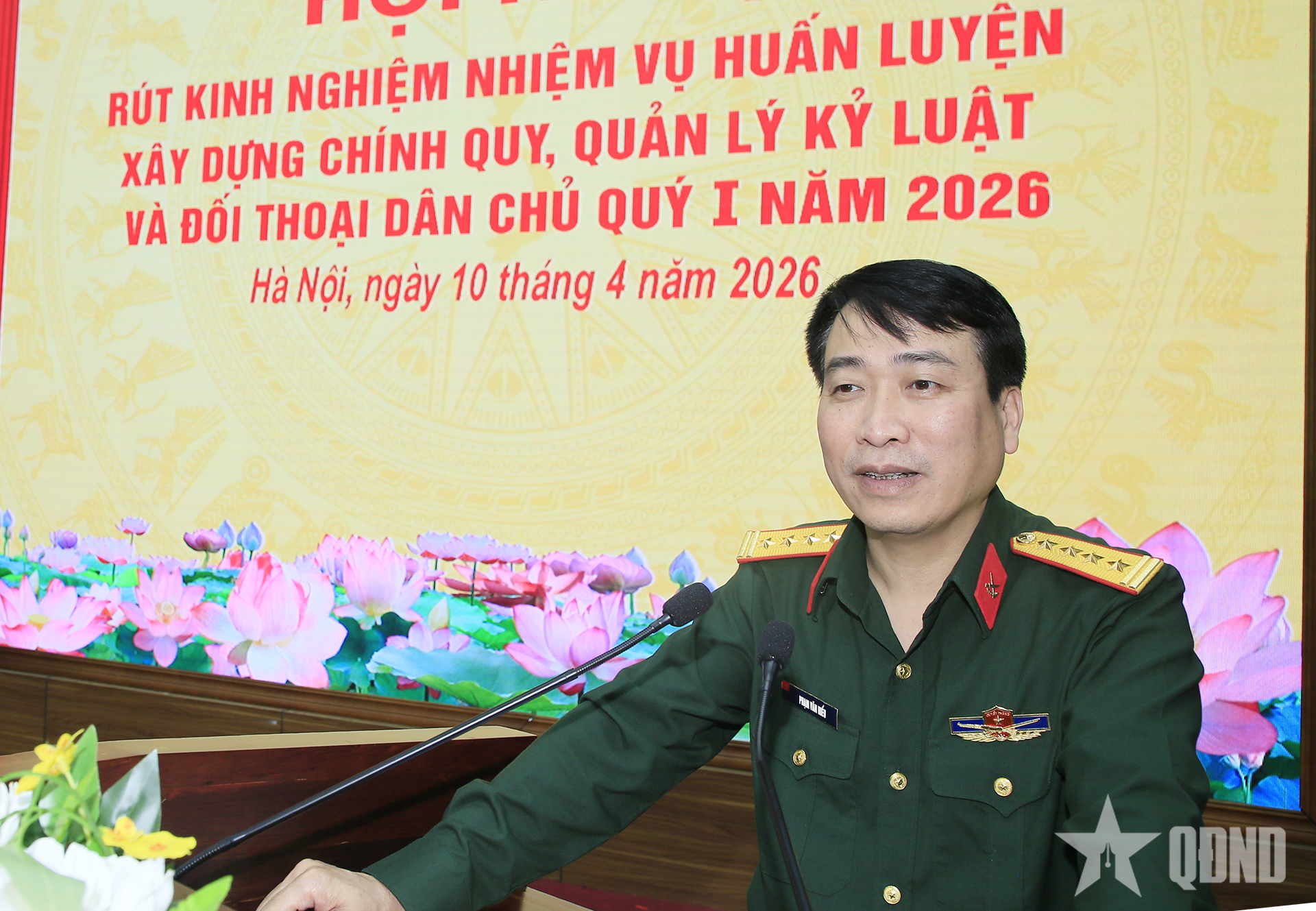 Coi trọng xây dựng chính quy, quản lý kỷ luật và đối thoại dân chủ