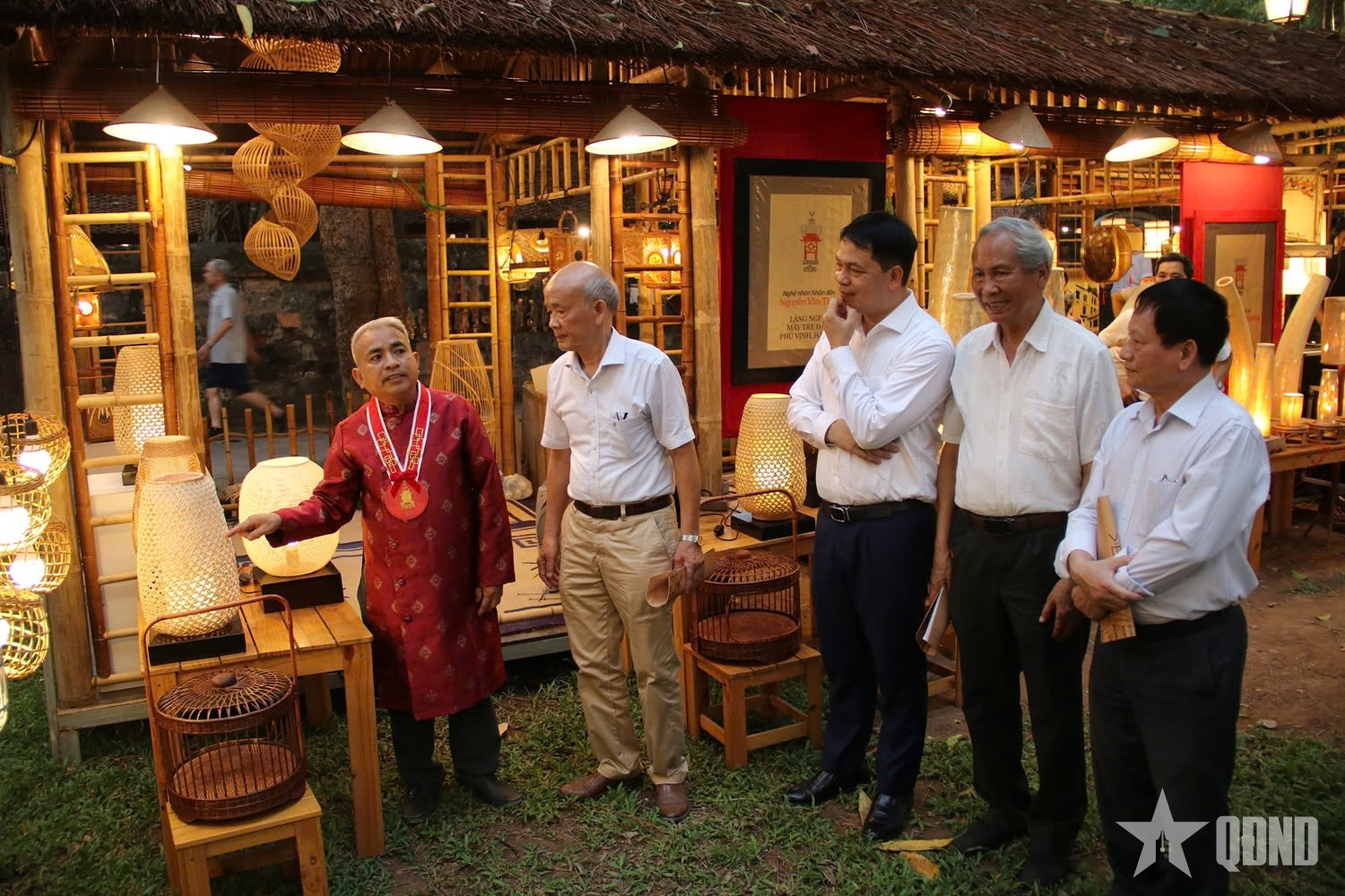 Đánh thức không gian Văn Miếu với “Vườn Ánh sáng”