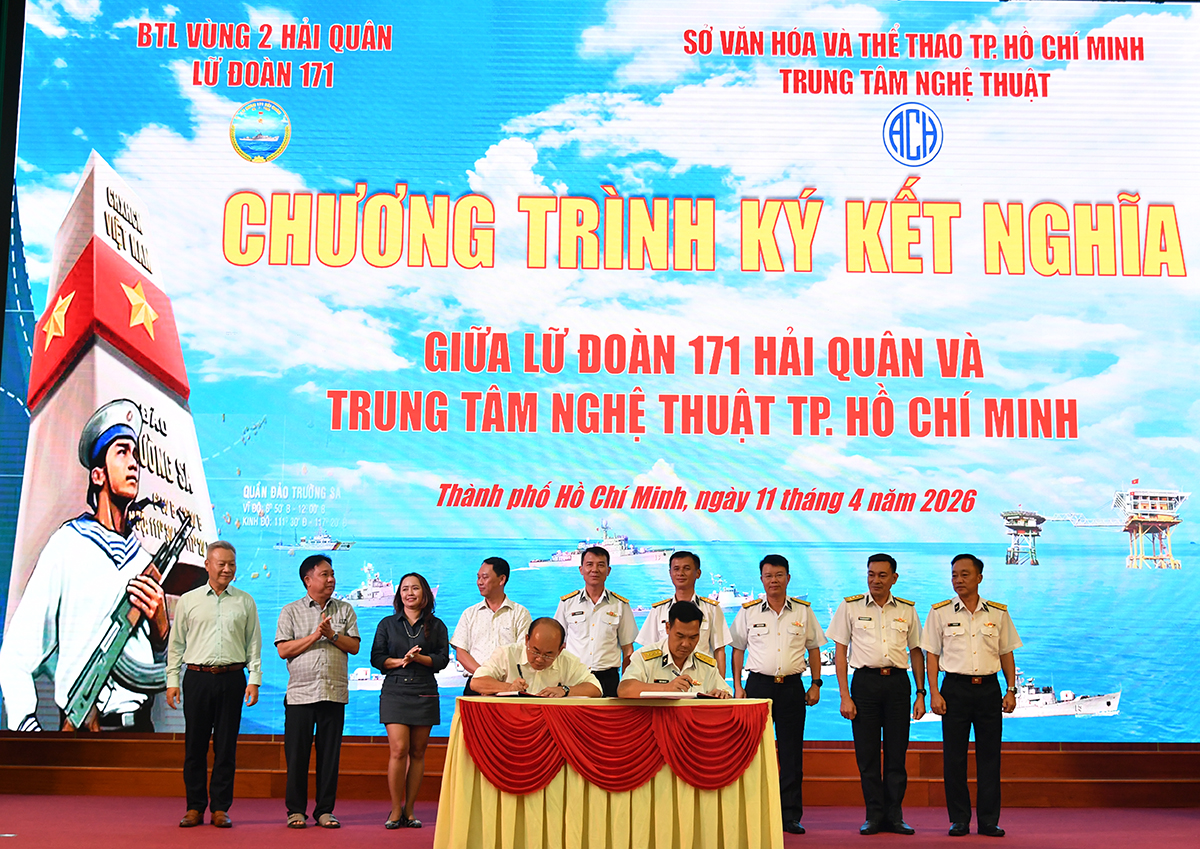 Lữ đoàn 171 Hải quân và Trung tâm Nghệ thuật TP Hồ Chí Minh tổ chức ký kết nghĩa