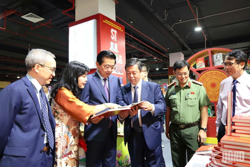 Cơ sở ch&iacute;nh trị quan trọng th&uacute;c đẩy ng&agrave;nh xuất bản ph&aacute;t triển