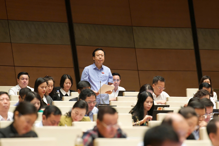 Kỳ họp thứ nhất, Quốc hội kh&oacute;a XVI: Cần quy định r&otilde; phạm vi giao dịch phải c&ocirc;ng chứng