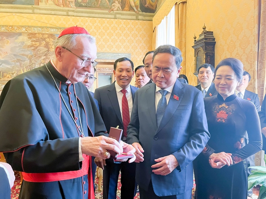 Chủ tịch Quốc hội Trần Thanh Mẫn hội kiến Thủ tướng Tòa thánh Vatican Pietro Parolin